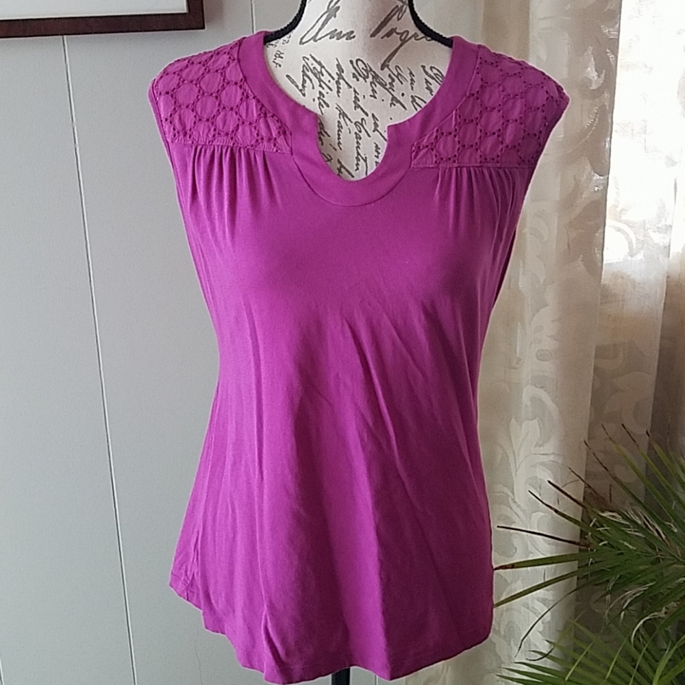 Ann Taylor sleeveless tshirt. Size M.
